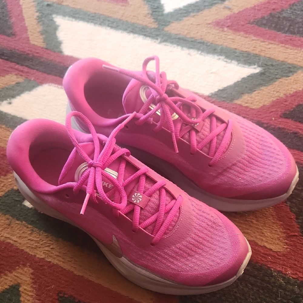 Nike  Jurney Run PRM Women's Vibrant Fusia - Picture 2 of 12